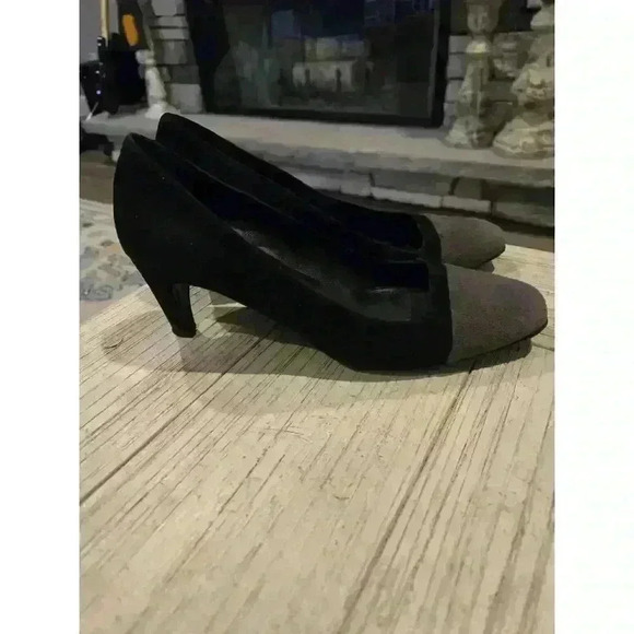 Prada Women's Grey Black Suede Pumps 6 Pointed Toe Heels Luxury Whimsygoth - Picture 2 of 9